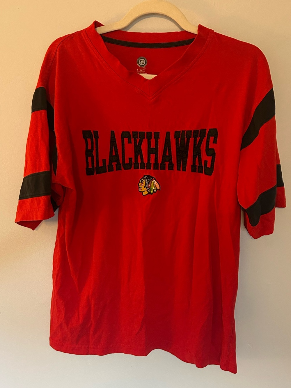 NHL Chicago Blackhawks Cotton Red V-Neck Shirt Size Medium